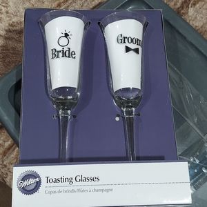 Bride and groom Wedding Glasses